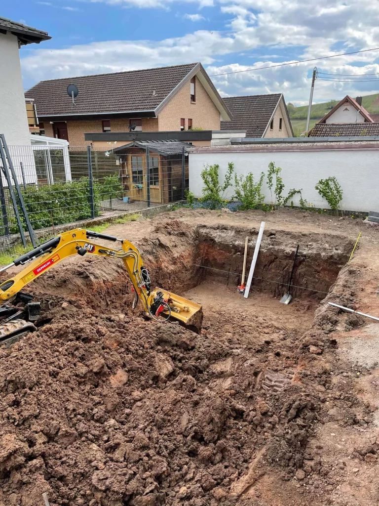 Erdarbeiten: Erdarbeiten in einem Privatgarten in Speyer